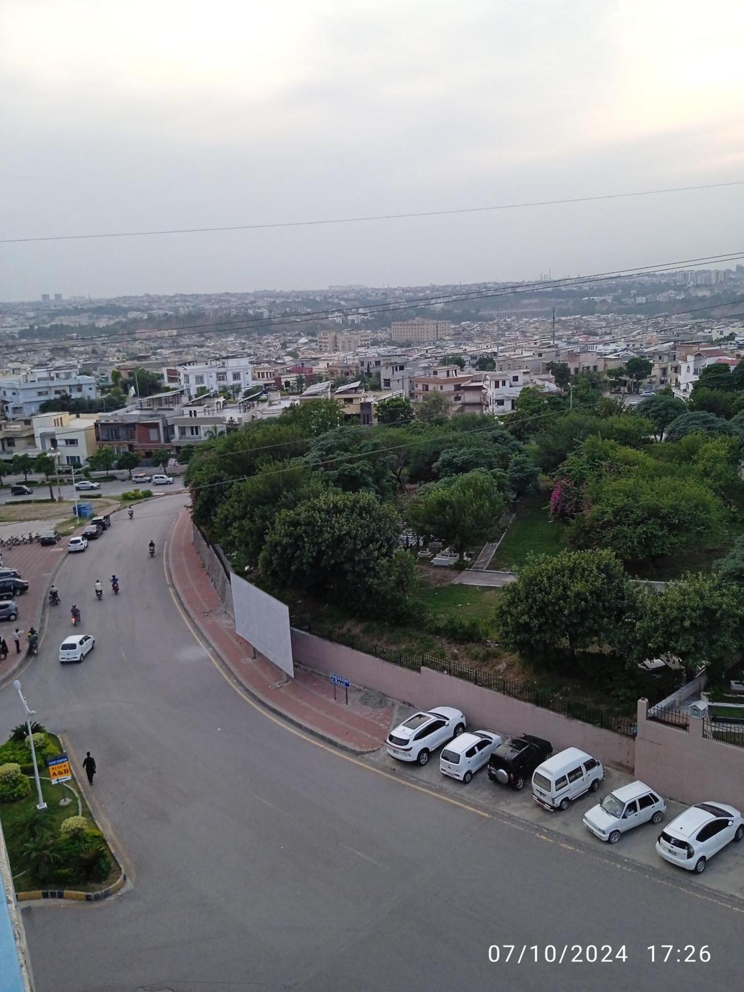 Comfortable Rental Apartments In Bahria Town 拉瓦尔品第 外观 照片